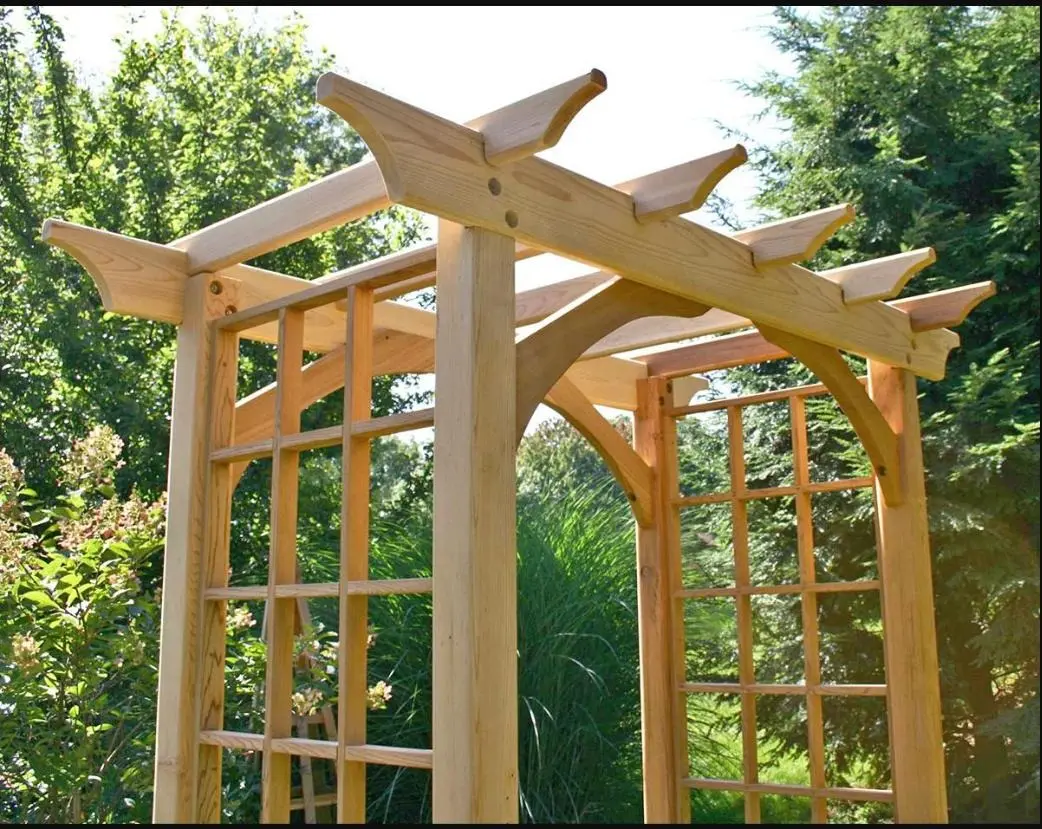 Flat-top cedar arbor with lattice sides